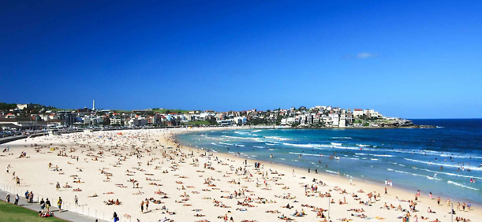 Spari in spiaggia a Bondi Beach durante la celebrazione di Hanukkah: ci sarebbero feriti