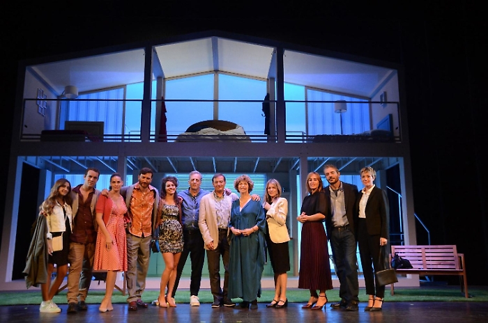 Dopo il film e la serie, Muccino debutta  a Catania come regista teatrale con "A casa tutto bene"