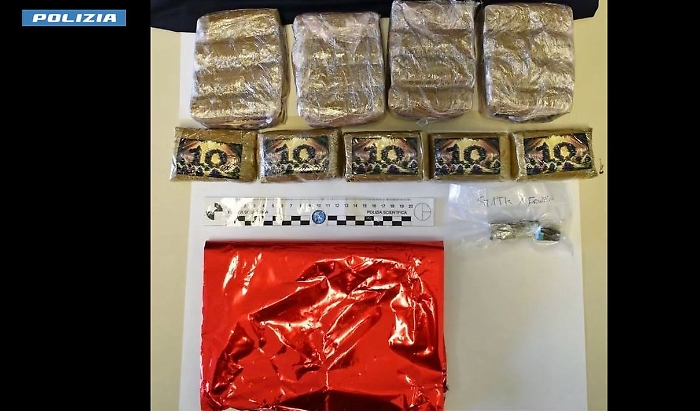 Il blitz antidroga di Enna: uomini e donne tutti impegnati nello spaccio. Ecco chi era a capo del gruppo