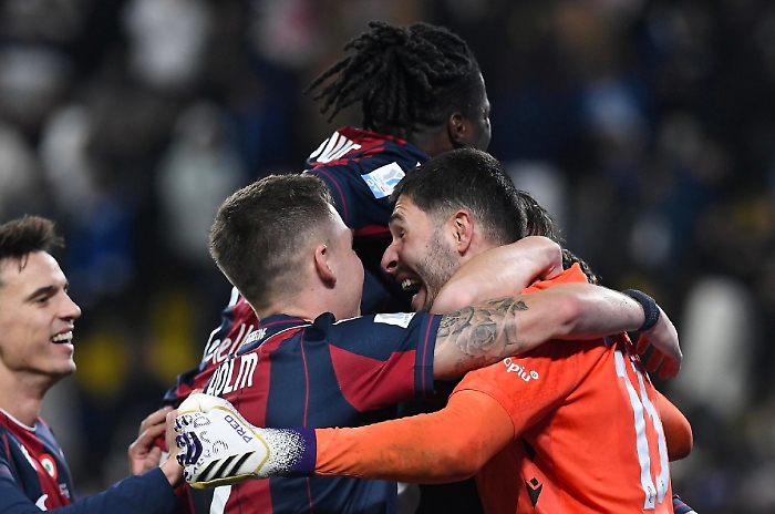 Supercoppa: il Bologna batte l'Inter ai rigori e vola in finale contro il Napoli