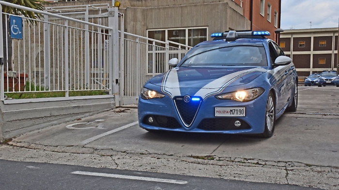 Dal furto alla cattura: inseguimento e manette in viale Santa Panagia