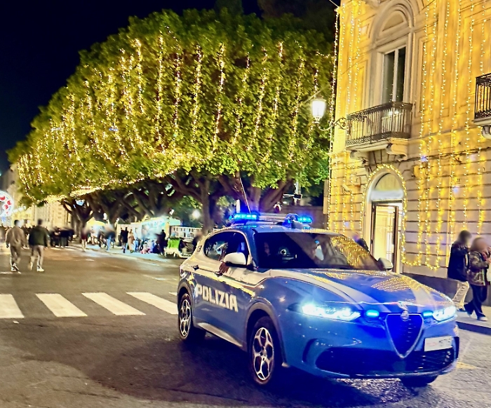 Evade dai domiciliari e va a rubare abiti in un negozio in via Etnea: arrestato