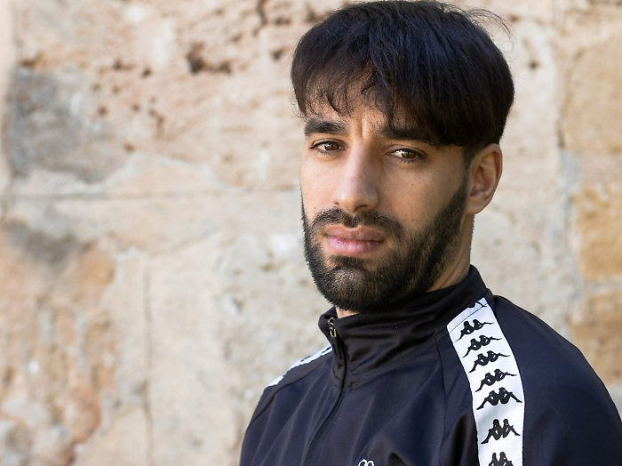 Il calciatore libico condannato a 30 anni per strage come scafista: la storia di Alaa Faraj, graziato da Mattarella