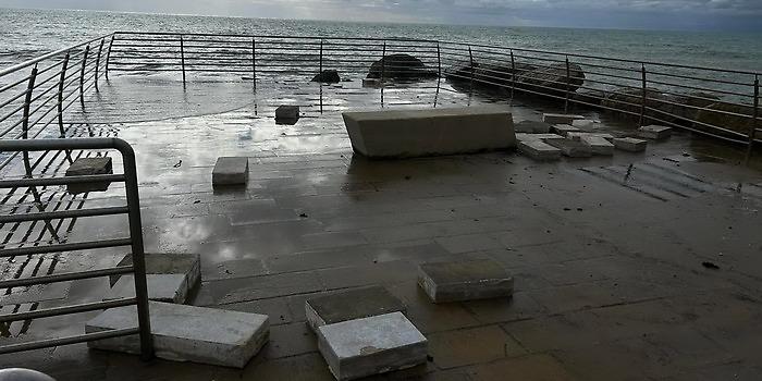 Marina di Modica, danneggiato dalle mareggiate il moletto costato oltre 200mila euro