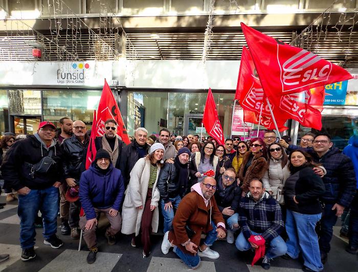 Call center, sit-in a Catania: oltre 200 lavoratori contro l'eliminazione della clausola sociale di Enel