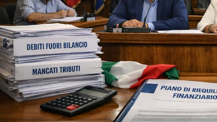Debiti, tributi non riscossi e contenziosi: ecco la voragine finanziaria del Comune di Portoalo