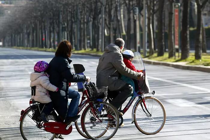 Il clima fa le bizze tra caldo anomalo, scirocco violento e piogge torrenziali su Sicilia e Sardegna