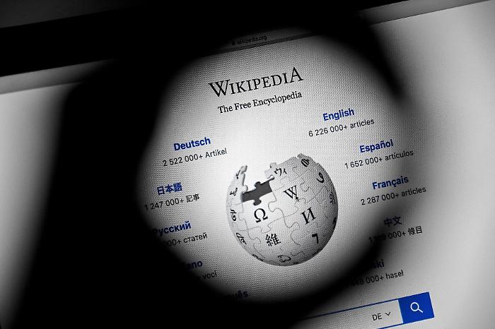 Wikipedia a 25 anni: l&rsquo;enciclopedia che ha reso il sapere un&rsquo;opera collettiva (e imperfetta)