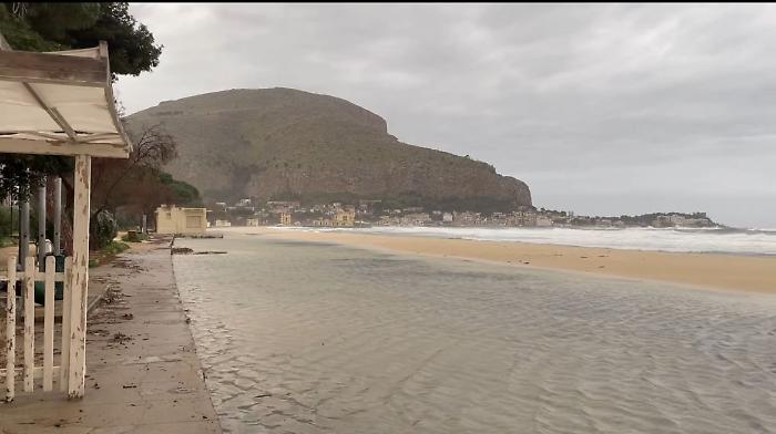 Ciclone Harry a Palermo, evacuazione a Mondello