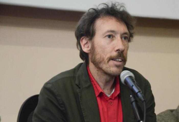 La destra insorge e a Patern&ograve; salta l'incontro con lo storico Gobetti: &laquo;Negazionista delle foibe&raquo;. Ma la preside smentisce: &laquo;&Egrave; solo che mancava il contraddittorio&raquo;