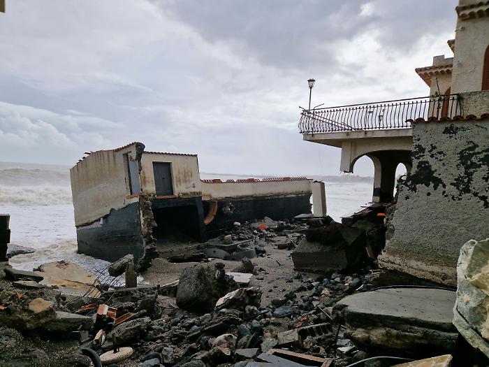 Polizze catastrofi naturali, scade domani l'obbligo per le piccole imprese: a Palermo costi 4 volti superiori a Milano