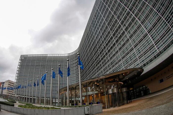 In palio 1.490 posti per lavorare nell'Ue e con stipendi fino a 6 mila euro al mese: cosa fare per partecipare 