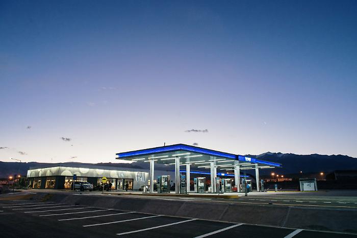 Il prezzo del gasolio sfiora i 2 euro al litro: costo schizzato del 14% in pi&ugrave; in 10 giorni