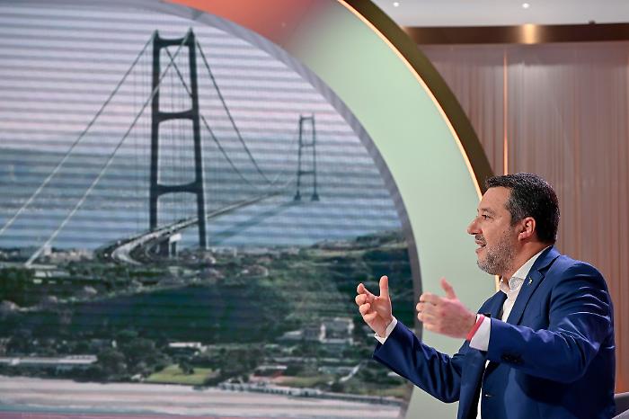 Ponte sullo Stretto, Salvini cambia passo: &laquo;Niente pi&ugrave; scadenze mese per mese&raquo;. Ma il 2026 resta l&rsquo;anno-chiave