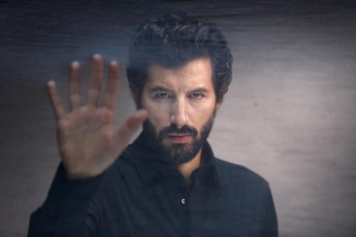 Francesco Scianna a Catania in "Hospitality Suite": &laquo;In scena voglia di successo, fragilit&agrave;,  risate e il  profitto che dimentica l'umanit&agrave;&raquo;