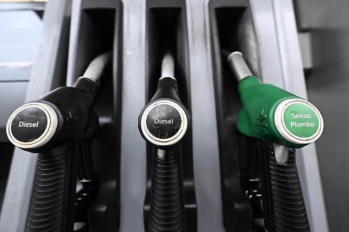 Benzina e diesel, la stangata di Pasqua per i siciliani