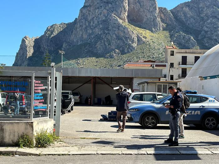 Nuova intimidazione a Sferracavallo: 30 colpi di Kalashnikov contro una rimessa, paura per i custodi