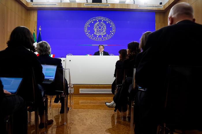 Italia, deficit gi&ugrave; ma non abbastanza: il 3,1% allontana l&rsquo;uscita rapida dalla procedura Ue, mentre il debito sale al 137,1%