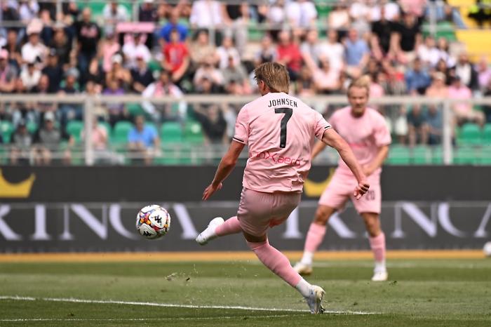 Pojhanpalo glaciale dal dischetto e il Palermo ribalta il Catanzaro: ora la testa ai play off 