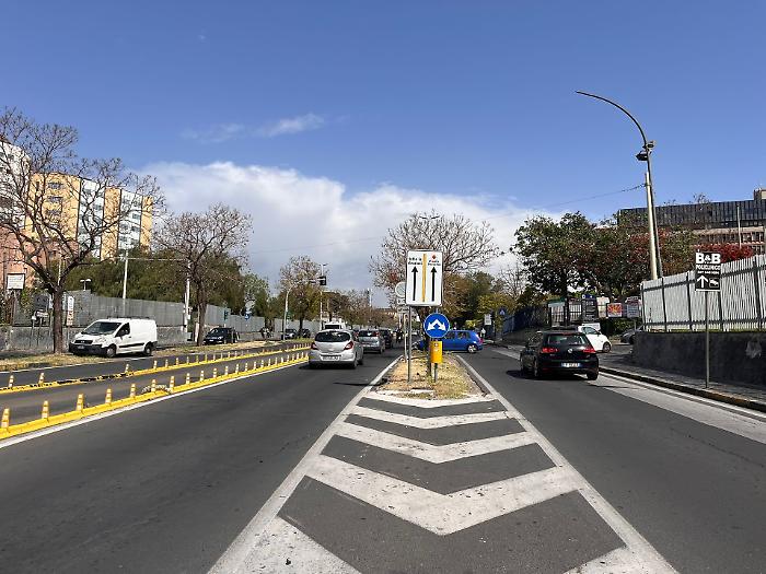 Via Santa Sofia, adesso si cambia. L'assessore: &laquo;S&igrave; alla corsia per le ambulanze, ma vietato &ldquo;toccare&rdquo; il Brt&raquo;