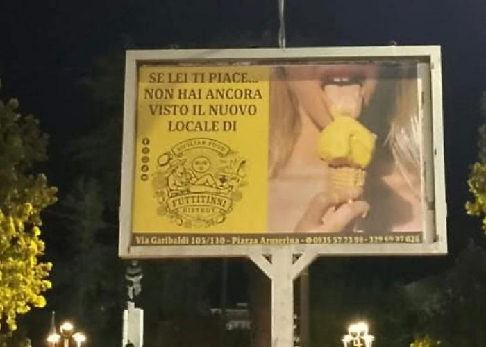 &laquo;Se lei ti piace...&raquo;: la pubblicit&agrave; sessista fa scoppiare la polemica (e il cartellone viene rimosso in poche ore)