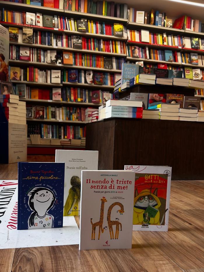 Modica, chiede un libro e ruba nella borsetta della dipendente