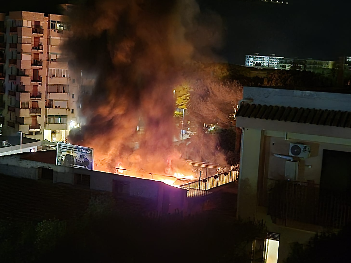 Palermo, un altro incendio alla Sicily by car: brucia il parcheggio all'aperto di via San Lorenzo. Luned&igrave; Piantedosi in citt&agrave;
