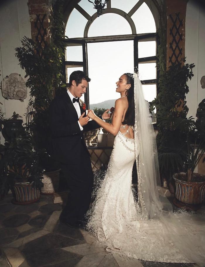 Il matrimonio da favola tra Palermo e Bagheria, Dua Lipa pubblica le prime foto ufficiali
