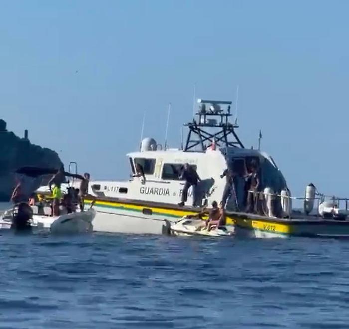 Moto d'acqua nell'oasi protetta: assalto alla motovedetta della Finanza a Capo Zafferano