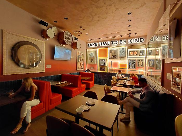 Ecco l'Hard Rock Caf&egrave; a Palermo: apre i battenti il nuovo locale in via Maqueda
