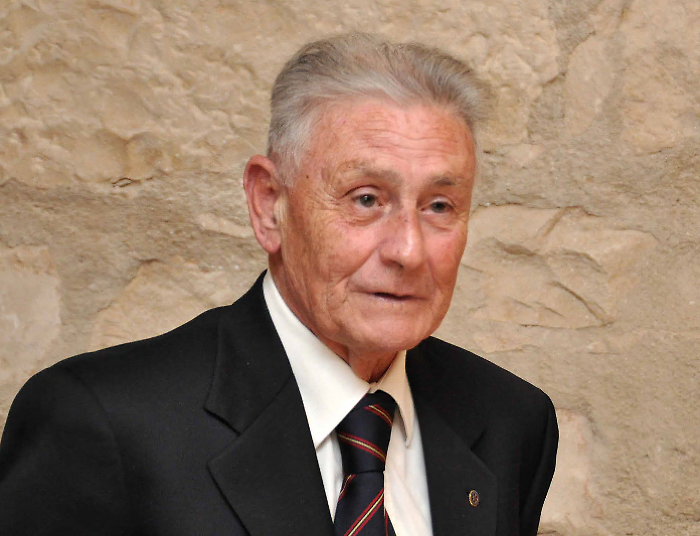 Aveva 91 anni. Si &egrave; spento oggi pomeriggio dopo una lunghissima carriera contraddistinta da signorilit&agrave; e professionalit&agrave;