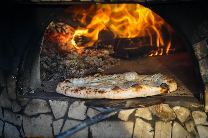 AAA pizzaiolo cercasi (disperatamente): Catania a corto di forni accesi