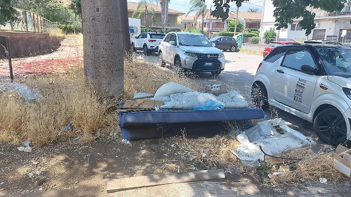 San Giovanni La Punta: piazza Scammacca da spazio sociale a terra di nessuno