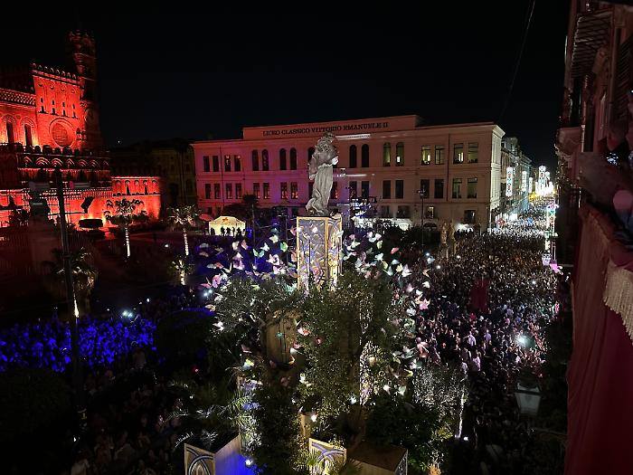 Santa Rosalia, il sindaco Lagalla: &laquo;Palermo brilla per il 402&deg; Festino, in 400 mila hanno invaso il centro storico&raquo;