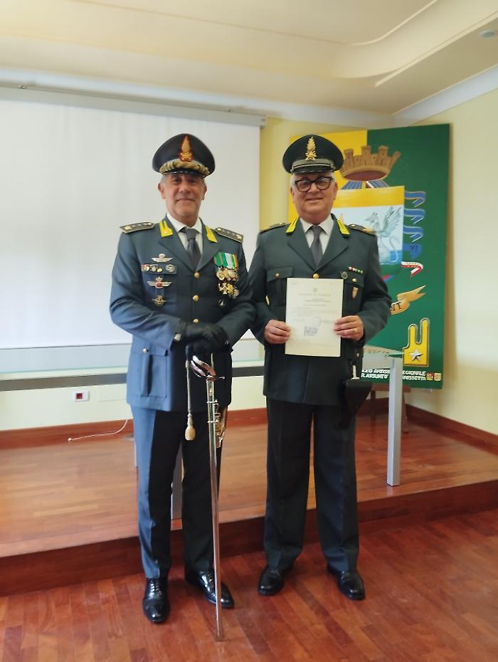 Giuramento d'onore: il vice brigadiere Gangi giura fedelt&agrave; alla Repubblica presso la Guardia di Finanza di Caltanissetta
