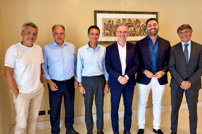 La complicata &laquo;gestione collegiale&raquo; di Forza Italia a Catania, una pace con vista elezioni
