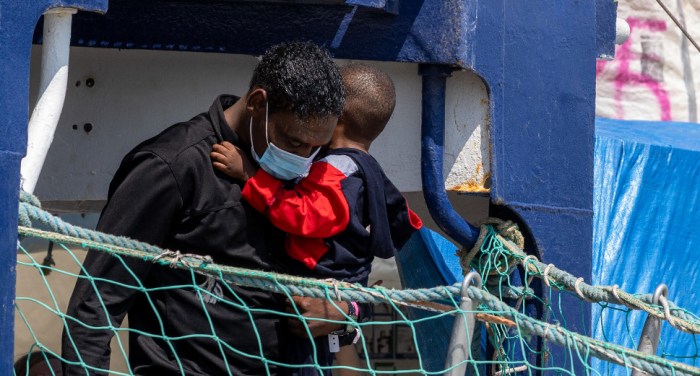 Anche Finlandia e Svezia trasferiscono i migranti in Italia. Schlein: &ldquo;Clamoroso boomerang per Meloni&rdquo;