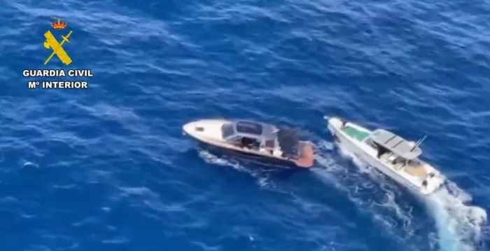 Ruba una barca di lusso da un milione e scappa: l'inseguimento da film al largo di Maiorca