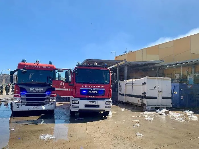 Ancora focolai nel centro commerciale Conca d'oro, si indaga sulle cause del rogo
