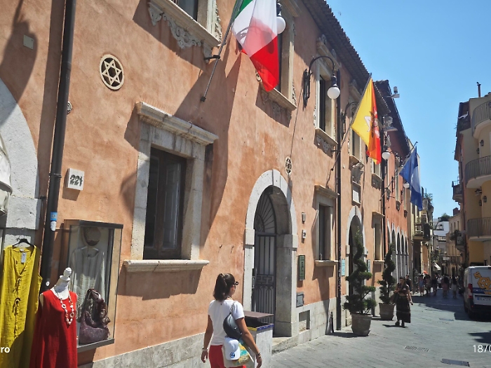 Taormina, i guadagni dei vertici delle nuove partecipate