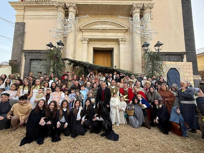 I &ldquo;Re Magi&rdquo; sfilano ad Aci Platani tra fede e attualit&agrave;