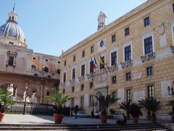 Aumenti Irpef pi&ugrave; vicini, Lagalla "sospende" il consiglio