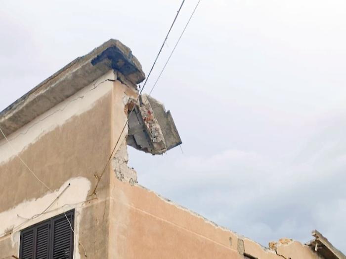 Aspra, disposto lo sgombero di dodici famiglie dopo il crollo di un solaio: &laquo;Via in 90 giorni, lasciati senza alternative&raquo;