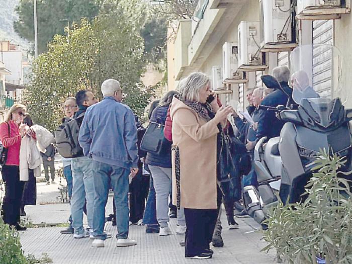 Palermo, carta d'identit&agrave; elettronica: la scadenza del 3 agosto manda in tilt le postazioni, code di ore per convertire i documenti