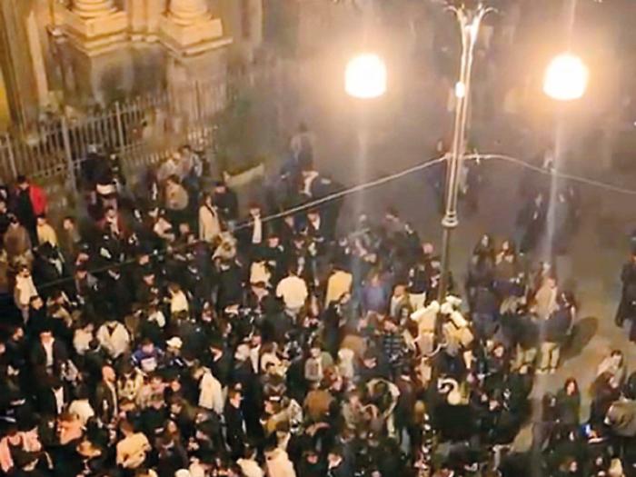 Palermo, aggressione in piazza Sant'Anna: dipendente di un pub colpito da un branco con pugni e bottiglie