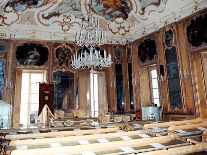 Scissioni, nuovi gruppi e alleanze: come cambia il consiglio comunale di Palermo, tra fedelt&agrave; ai simboli e passaggi tra partiti