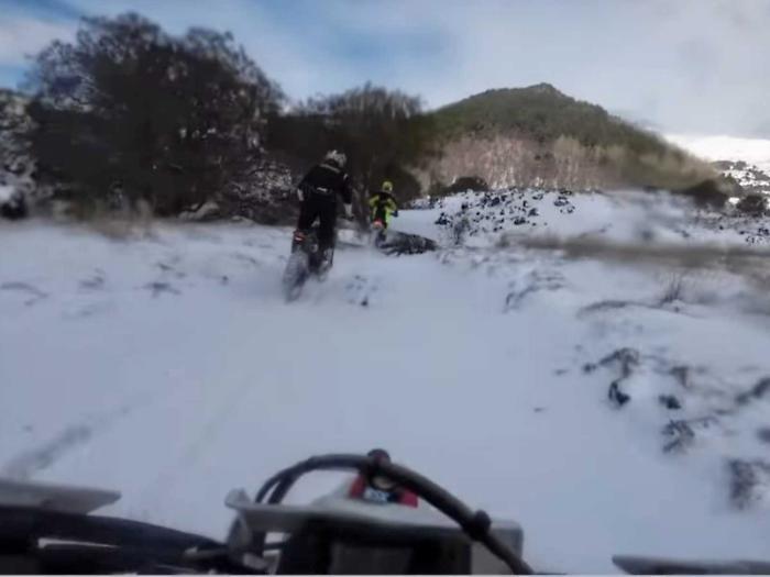 Boschi dell&rsquo;Etna &ldquo;ostaggio&rdquo; delle moto da cross