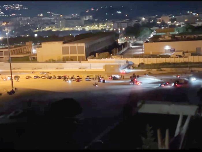 Palermo, alcol, musica e motori in piazzali e parcheggi: i residenti denunciano la mala movida. &laquo;Siamo disperati e dimenticati&raquo;