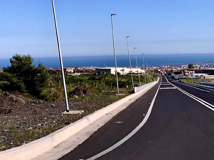 Strada dell&rsquo;Etna, si accendono le luci in via Siracusa