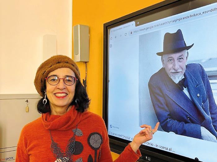 Prof muore davanti alla classe, tragedia al liceo